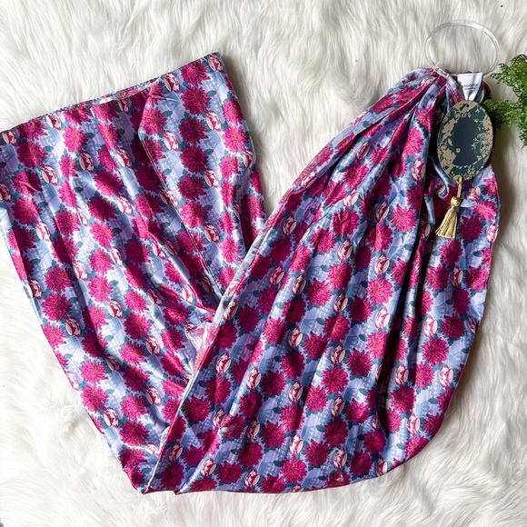 Izzy & Liv Bridgerton Satin Scarf 35x70 Netflix Tea Cups Pink Floral - Picture 1 of 3